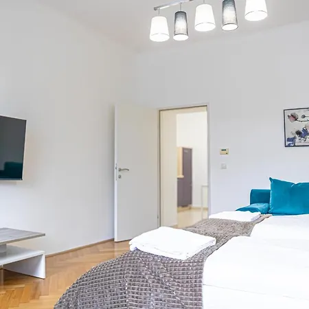 Comfortable 2Br Apt.-Near Wiener Stadthalle Exterior photo