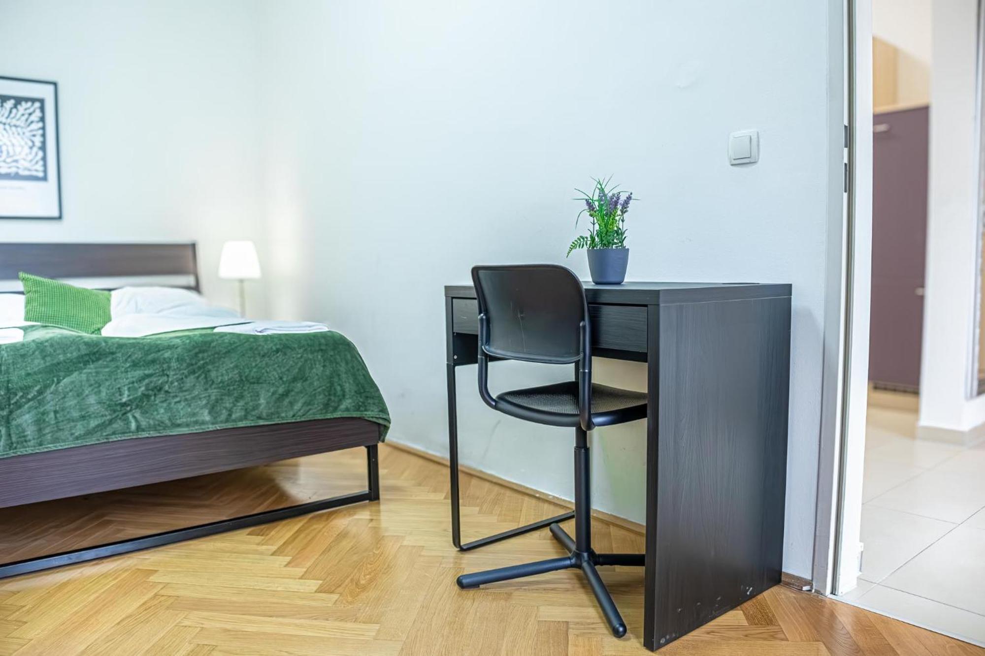 Comfortable 2br Apt.-near Wiener Stadthalle Apartment