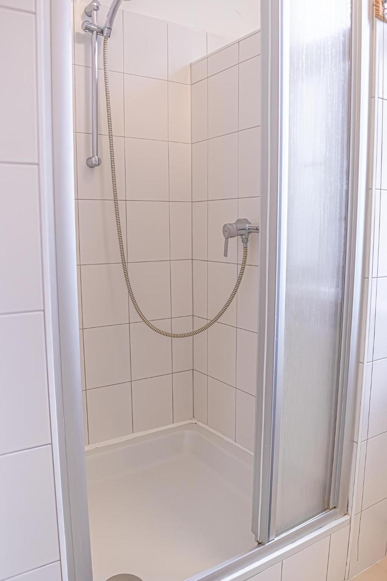 Apartment Comfortable 2br Apt.-near Wiener Stadthalle *