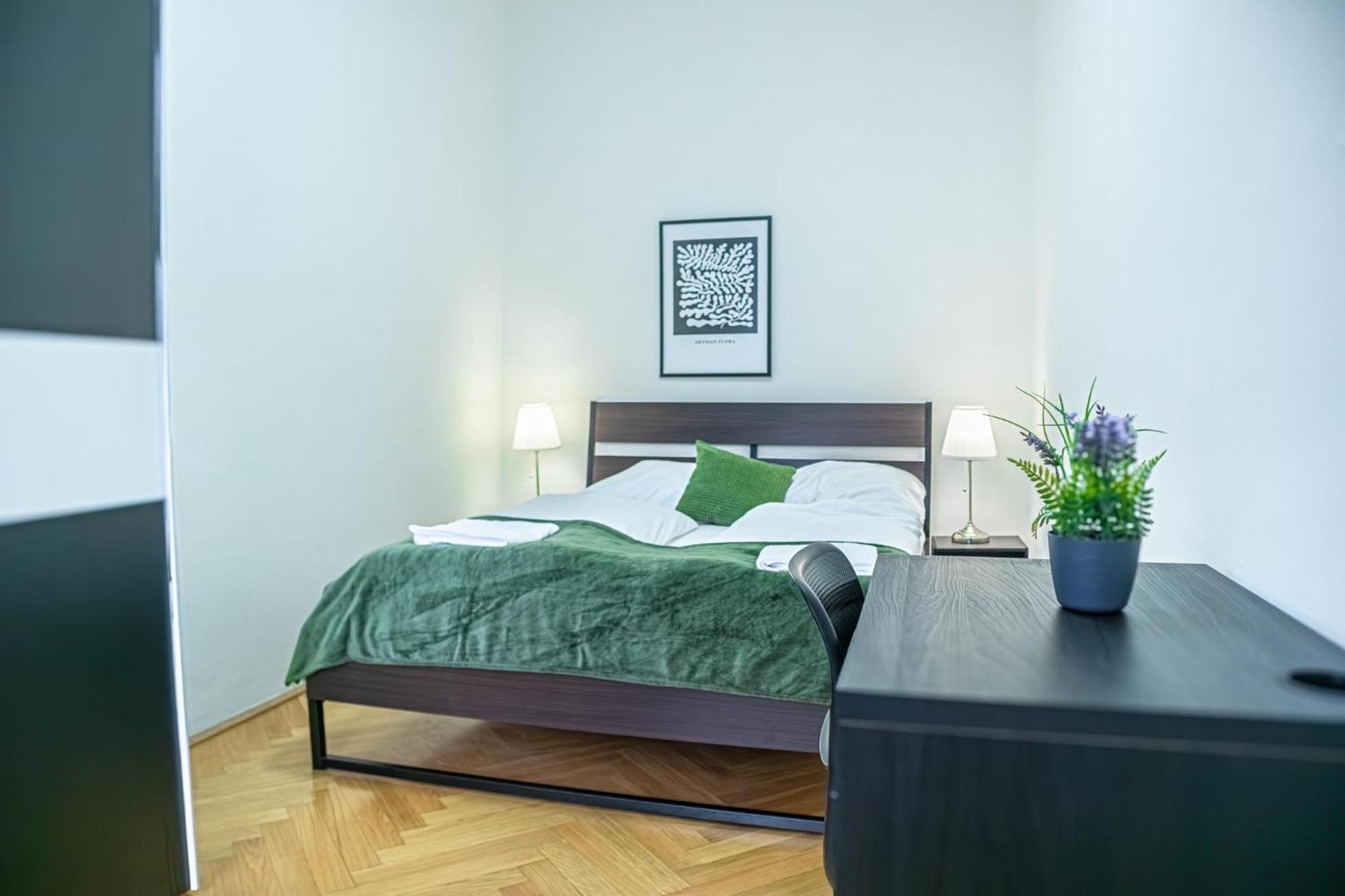 Apartment Comfortable 2br Apt.-near Wiener Stadthalle Vienna